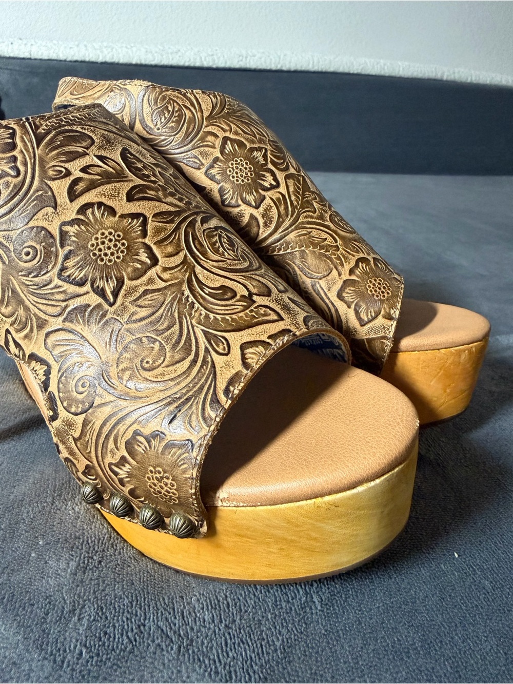 dingo Brown Floral Tooled Platform Sandal with Mustard Platform size 8 - Picture 10 of 10